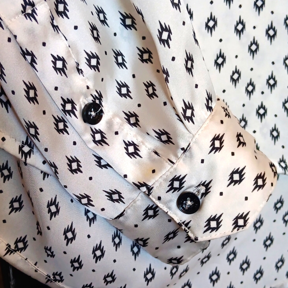 Patterned Ivory Blouse - Picture 6 of 6